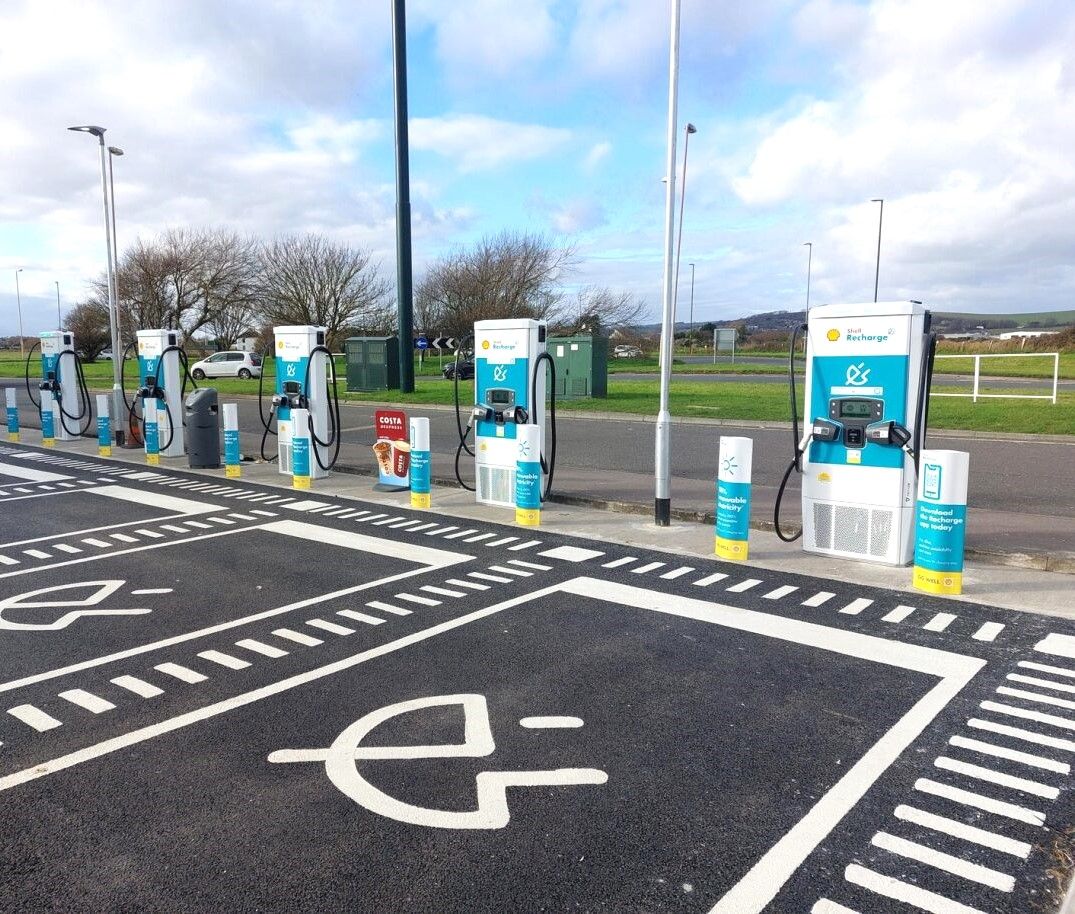 You can now charge up at @Shell_Recharge new site at Shoreham Airport. With 6 Tritium PKM fast chargers, delivering up to 150kW each, drivers, taxis, and air travelers can take a quick charging break. Discover more about our PKM chargers. tritm.co/3G4Fqr8