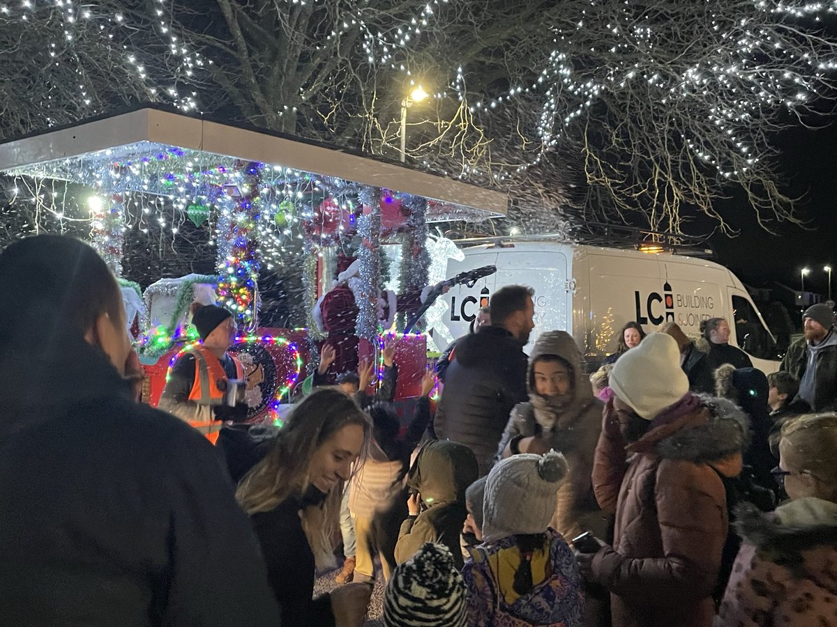 CFC_CommTrust's tweet image. 🎅 We’ve had an amazing night with the fantastic @ChesterRoundTbl and their Santa Float! 

We visited Blacon, Handbridge, Westminster Park and Lache, and it was lovely to see so many people getting into the Christmas spirit! 🎄
