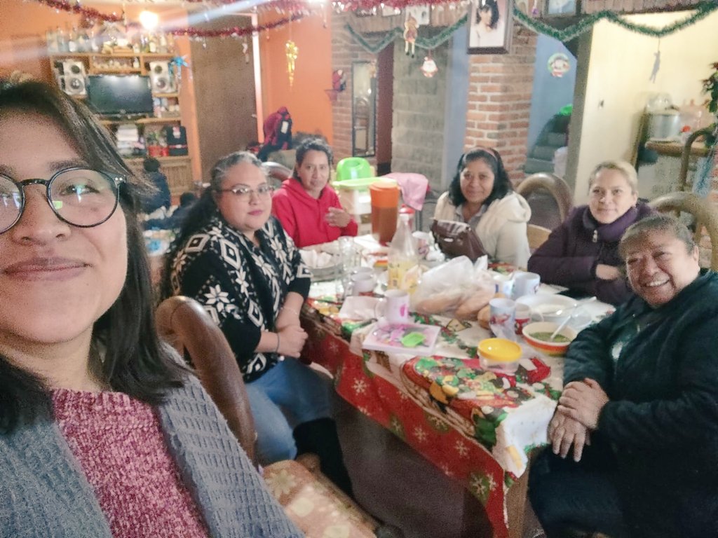 Convivencia de amigas #LASMEJORES antes de que termine el año, recordando momentos agradables, triunfos y también derrotas, siempre aprendiendo de todo, estamos cerrando de gran forma este 2023, reafirmando nuestra amistad✨🎄. 
#EnHuixquilucanNosotrasDecidimos