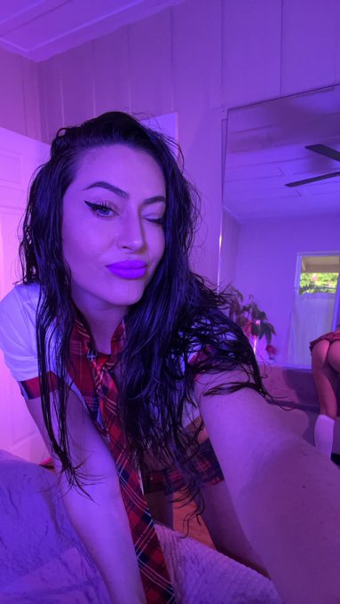 Going through online😇 https://t.co/lCq7crPB6A