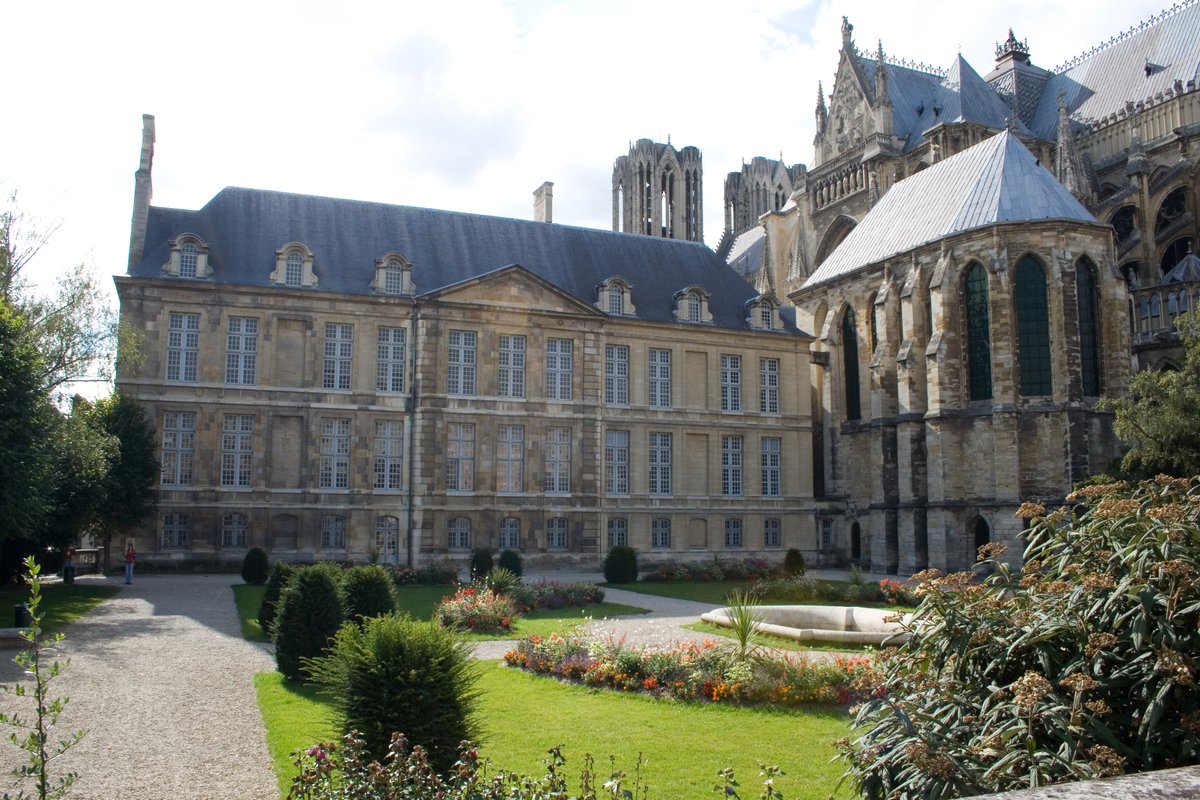 11) Cathédrale Notre-Dame, ancienne abbaye Saint-Rémi et palais du Tau, Reims