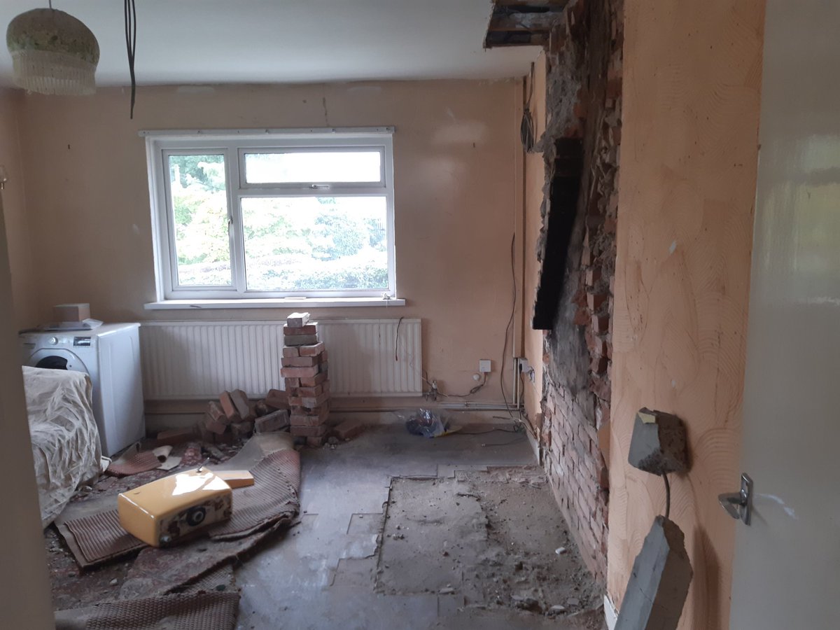 mouse_workshop's tweet image. Progress with the house renovation. The living isn&apos;t quite finished but almost there! The chimney breast was taken down and centralised to accommodate a larger TV. Slow but steady progress!