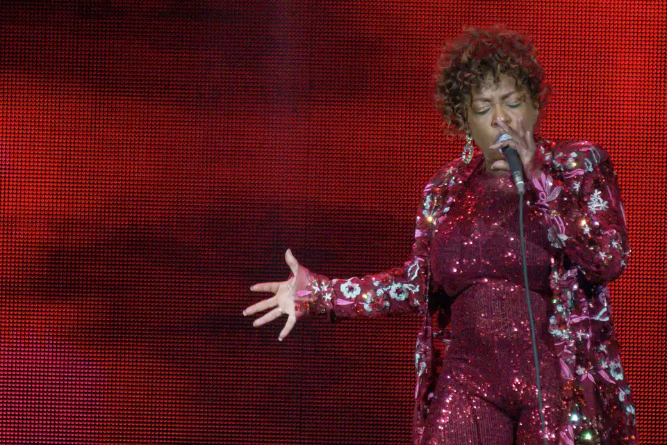 Videos capture Anita Baker asking security to remove fans and 'turn off the camera' at Houston show @joeyguerra @HoustonChron bit.ly/4aqBvo1