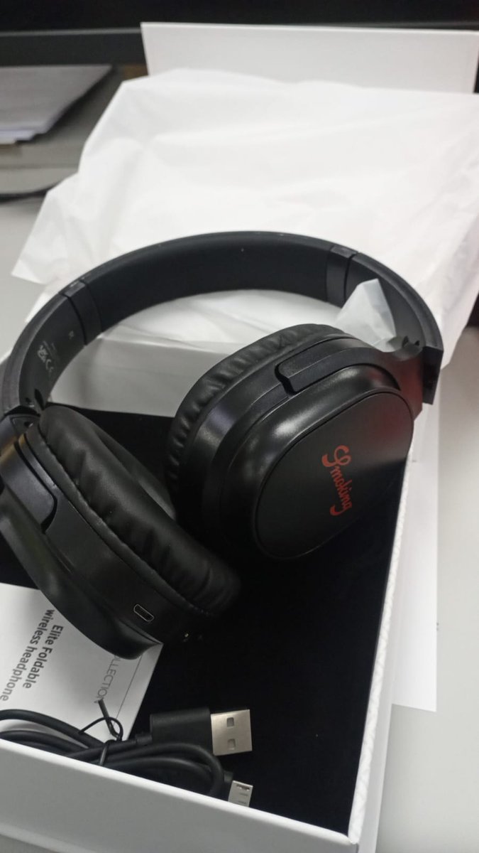 En MIQUEL y COSTAS Besós, fábrica de #smokingpaper hay clases. Los de primera, oficina y mandos, reciben regalos y beneficios sociales. A los de fábrica, de tercera, recortes económicos y de conciliación. #Explotación y #esclavitud #quierounoscascos
#verguenza #dignidadobrera