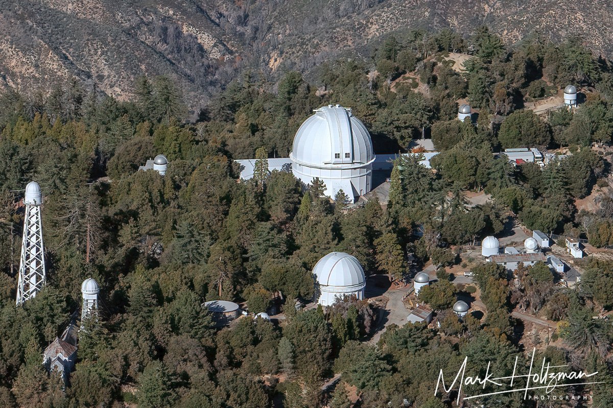 When telescopes get tired of stargazing and decide to take selfies. 🔭🤳 #MountWilsonObservatory @MtWilsonObs

#aerialphotography #fromanairplane #pilotview #losangeles @LACity #california @VisitCA @SonyAlpha #sonya7riv #gmaster #selfie #telescopegoals #observatory