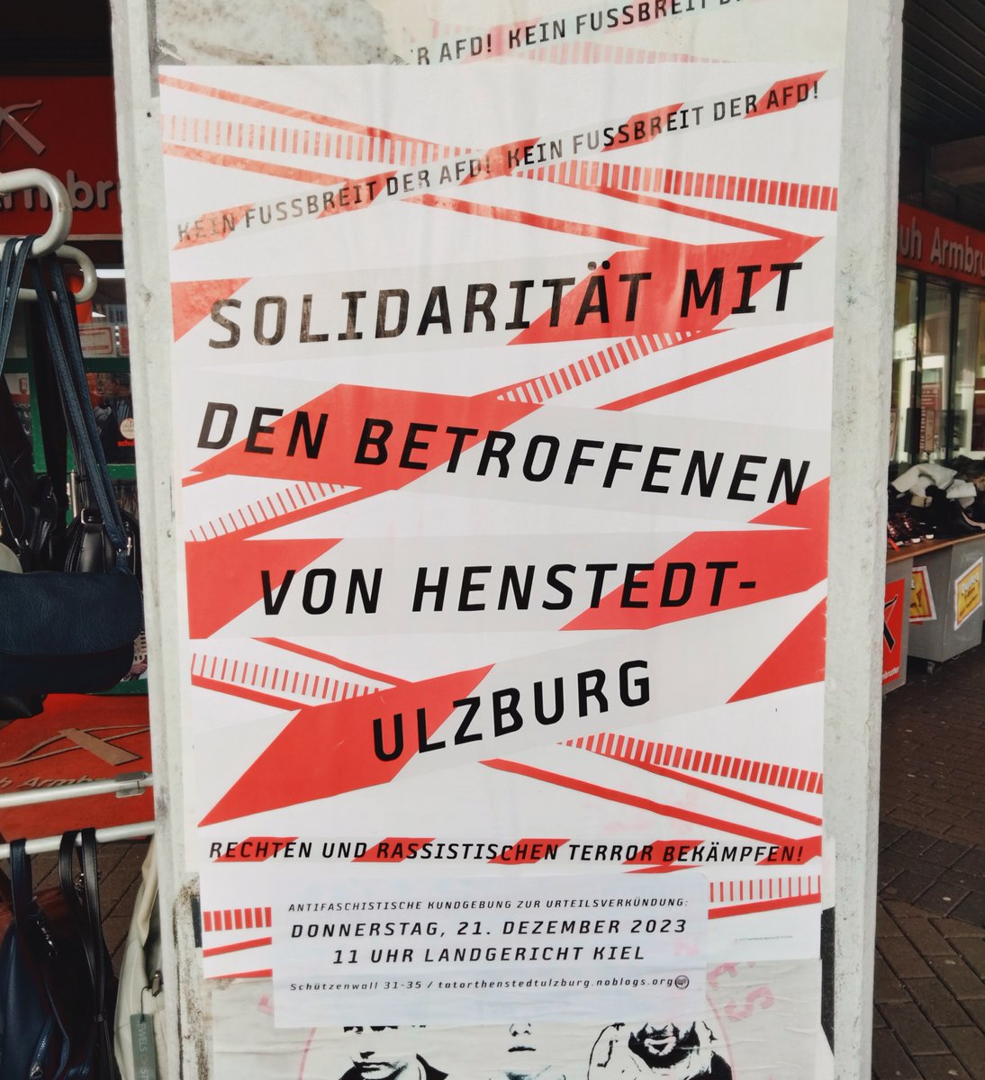 Wir sehen uns Donnerstag um 11h zur letzten Begleitkundgebung des #TatortHU-Prozess am Landgericht #Kiel. Um 12h wird dort das Urteil gegen den Täter Melvin Sch. gesprochen. Gerechtigkeit für die Betroffenen der rechten & rassistischen Auto-Attacke von #Henstedt-#Ulzburg! #Antifa