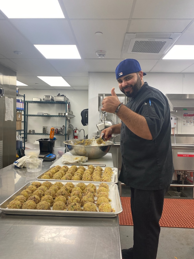 Giving a shout out to our incredible Alice B team lead by our Executive Chef Lance Velasquez 🙌🏼 Executive Sous Danny Pineda for @bordergrill is here too! Last pic is Jose making shortrib and potato croquettes! We serve with apple sauce and horseradish! Wednesday-Sunday from 4p!