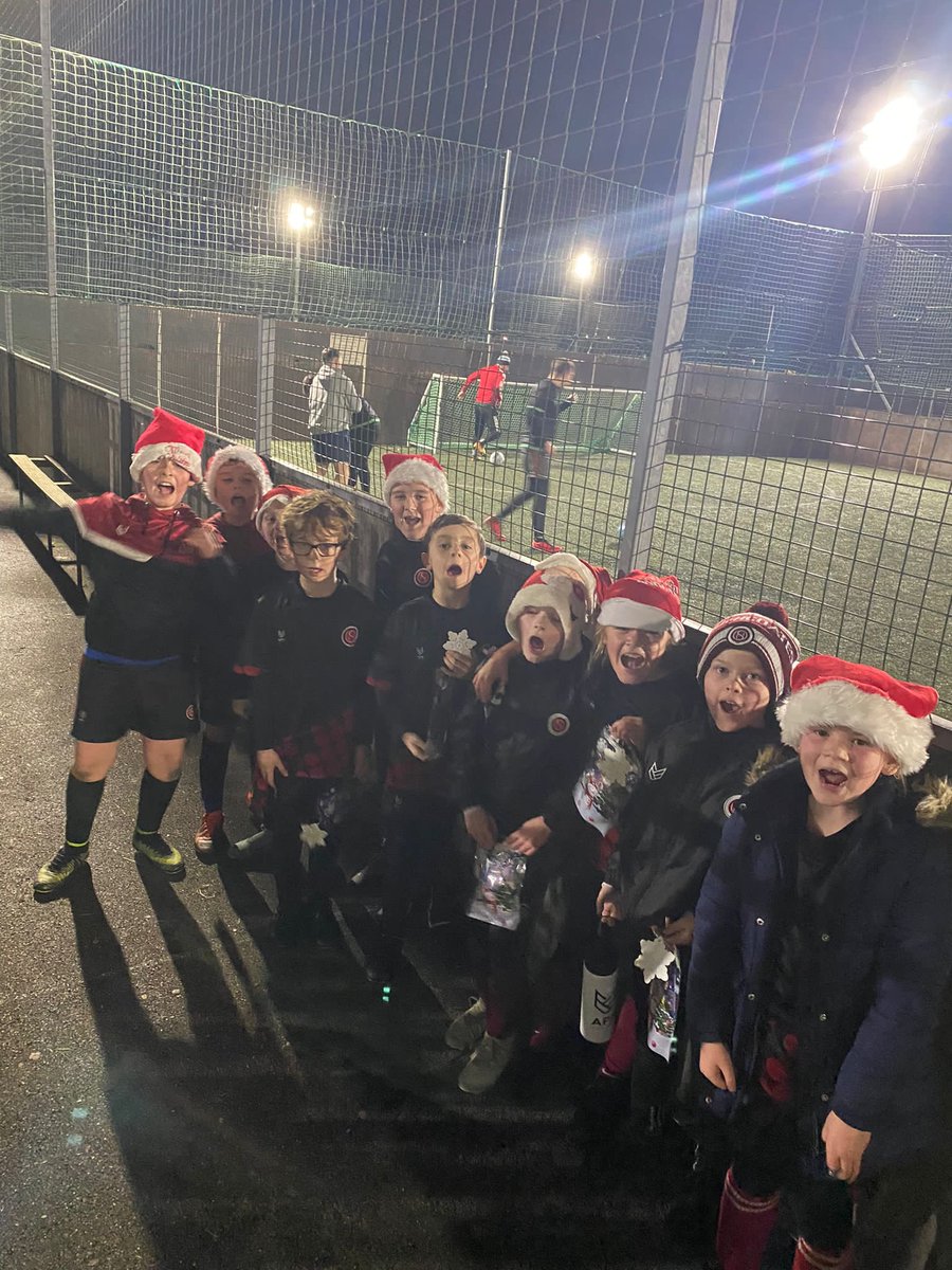Last training session of the year for our #U9’s marking the end of phase one for our teams ⚽️✅ Well done and thank you to all players, coaches, committee members and family members! We wish everyone a #merrychristmas and a #happynewyear! 🎅🌲🎉
