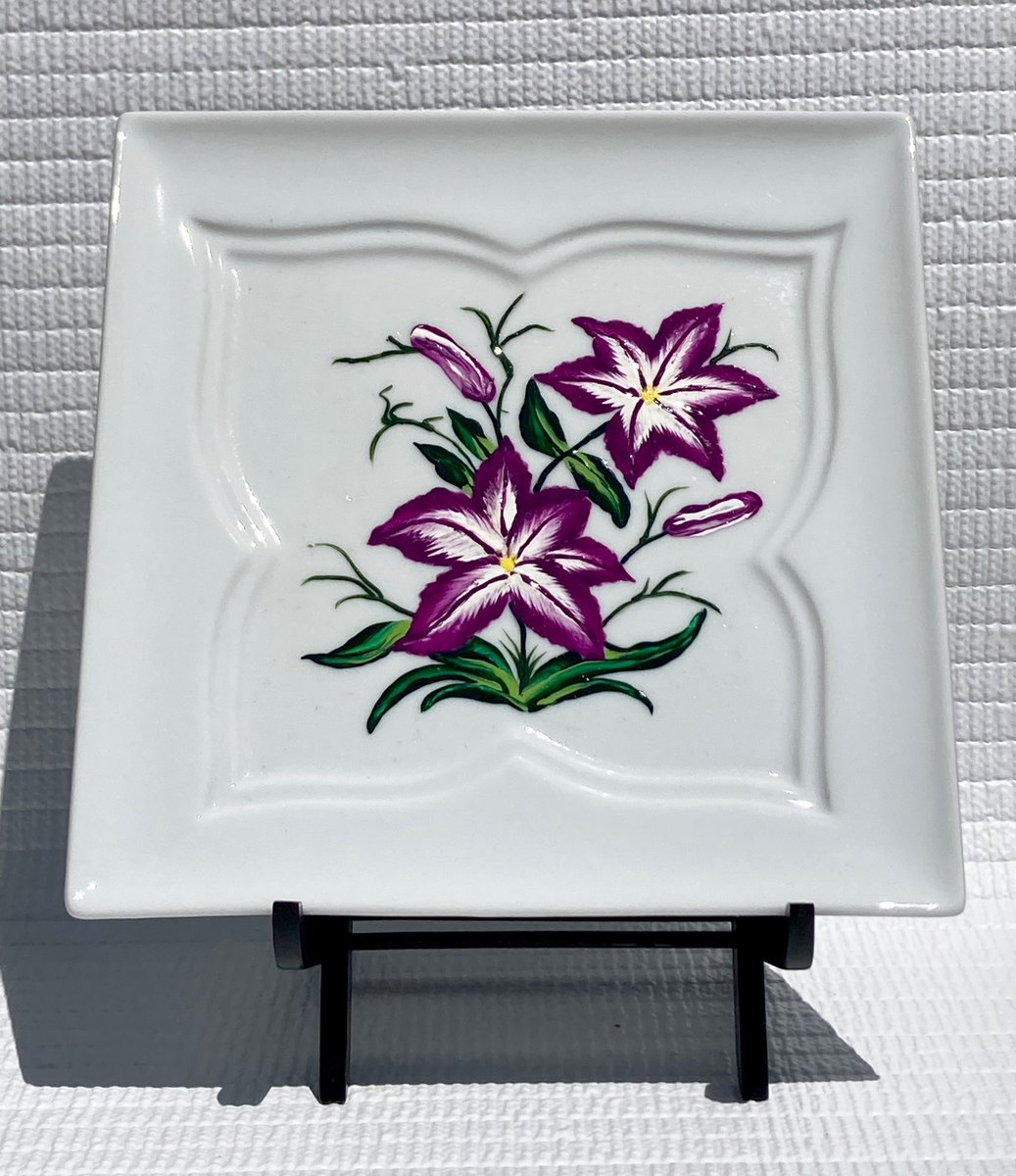 Decorative plate with flowers etsy.com/listing/969848… #plate #homedecor #decorativeplate #SMILEtt23 #CraftBizParty #gifts #housewarminggift #etsyshop