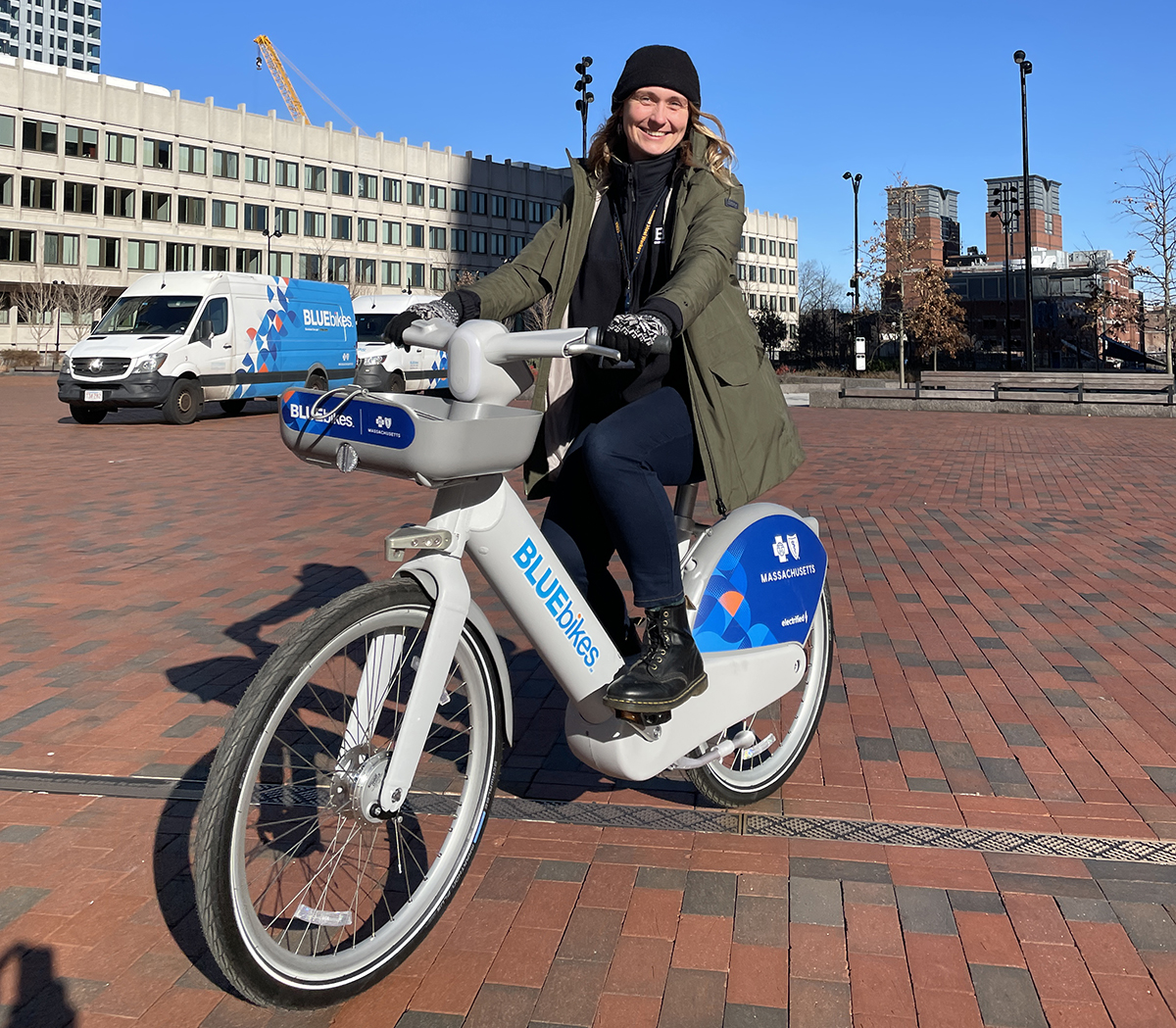 60 electric pedal-assist bikes joined the @RideBluebikes system today! MassBike has been advocating for the implementation of e-bikes in the bike share system for several years and we were so excited to join the launch today. Learn more: massbike.org/ebikes-have-fi…