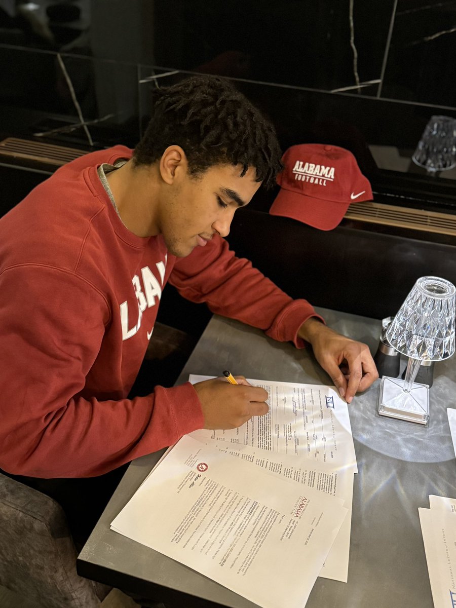 JoshAlaeze's tweet image. Congrats to both @Okoronkw1Justin & @DanielEvert81 on Signing their NLI to @AlabamaFB & @Temple_FB . The World is yours fellas, never stop being top tier Role models to the next generation to follow 💙‼️
@RamsAcademy
@PPIRecruits
@BCollierPPI
