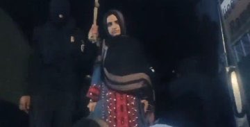 جو پاکستانی نہیں جانتے تھے،وہ اب ڈاکٹر مہرنگ بلوچ،سائرہ بلوچ اور دیگر خواتین اور مردوں کی گرفتاری سے جان لیں کہ پاکستانی فوج کا یہی رویہ شاری بلوچ اور سمیعہ بلوچ جیسی فدائین تیار کرتا ہے اور یہی رویہ ڈاکٹر اللہ نظر بلوچ کو مسلح باغی بناتا ہے
#MarchAgainstBalochGenocide
