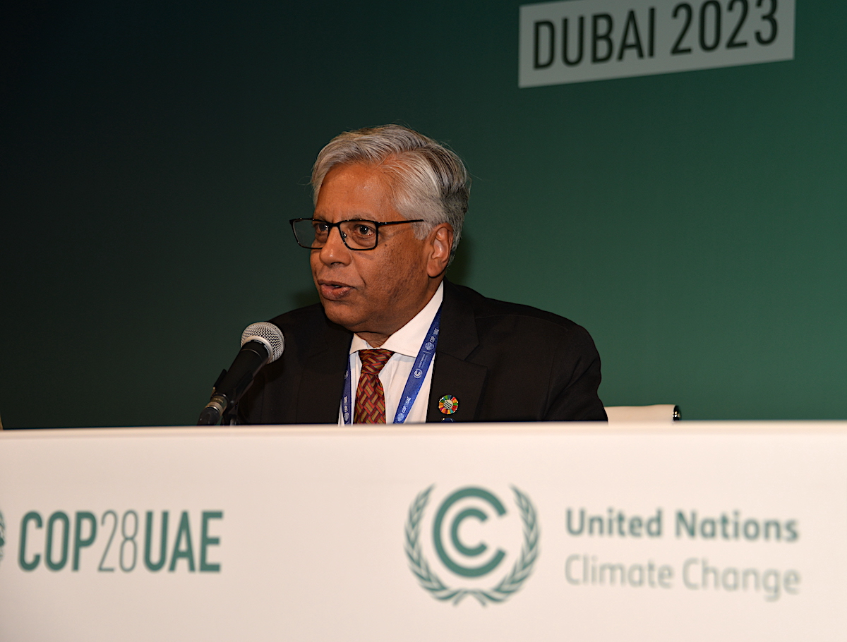 With @COP28_UAE behind us, #WHOI’s Marine Policy Center director @kramakrishna247 discusses the key takeaways– and why oceans and marine science should be central to national climate and biodiversity strategies– on @WCAI_NPR ’s The Point Listen: go.whoi.edu/cop28-takeaways