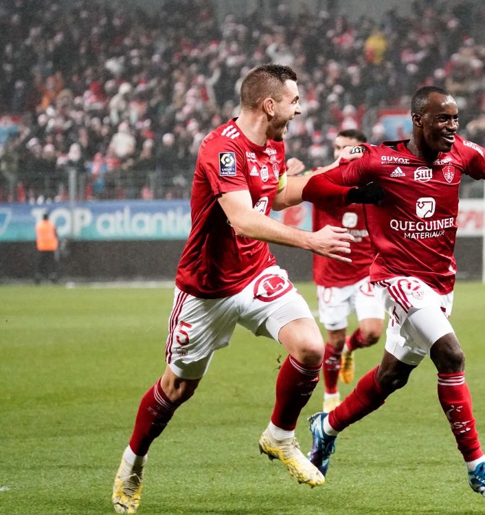L2etL1endirect's tweet photo. Résultat du multiplex de #Ligue1 🇫🇷

Brest 4️⃣-0️⃣ Lorient 
Clermont 1️⃣-3️⃣ Rennes 
Lyon 1️⃣-0️⃣ Nantes 
Montpellier 1️⃣-1️⃣ Marseille 
Nice 2️⃣-0️⃣ Lens 
Paris SG 3️⃣-1️⃣ Metz 
Reims 1️⃣-0️⃣ Le Havre 
Strasbourg 2️⃣-1️⃣ Lille 
Toulouse 1️⃣-2️⃣ Monaco https://t.co/3XQuXJDvjt
