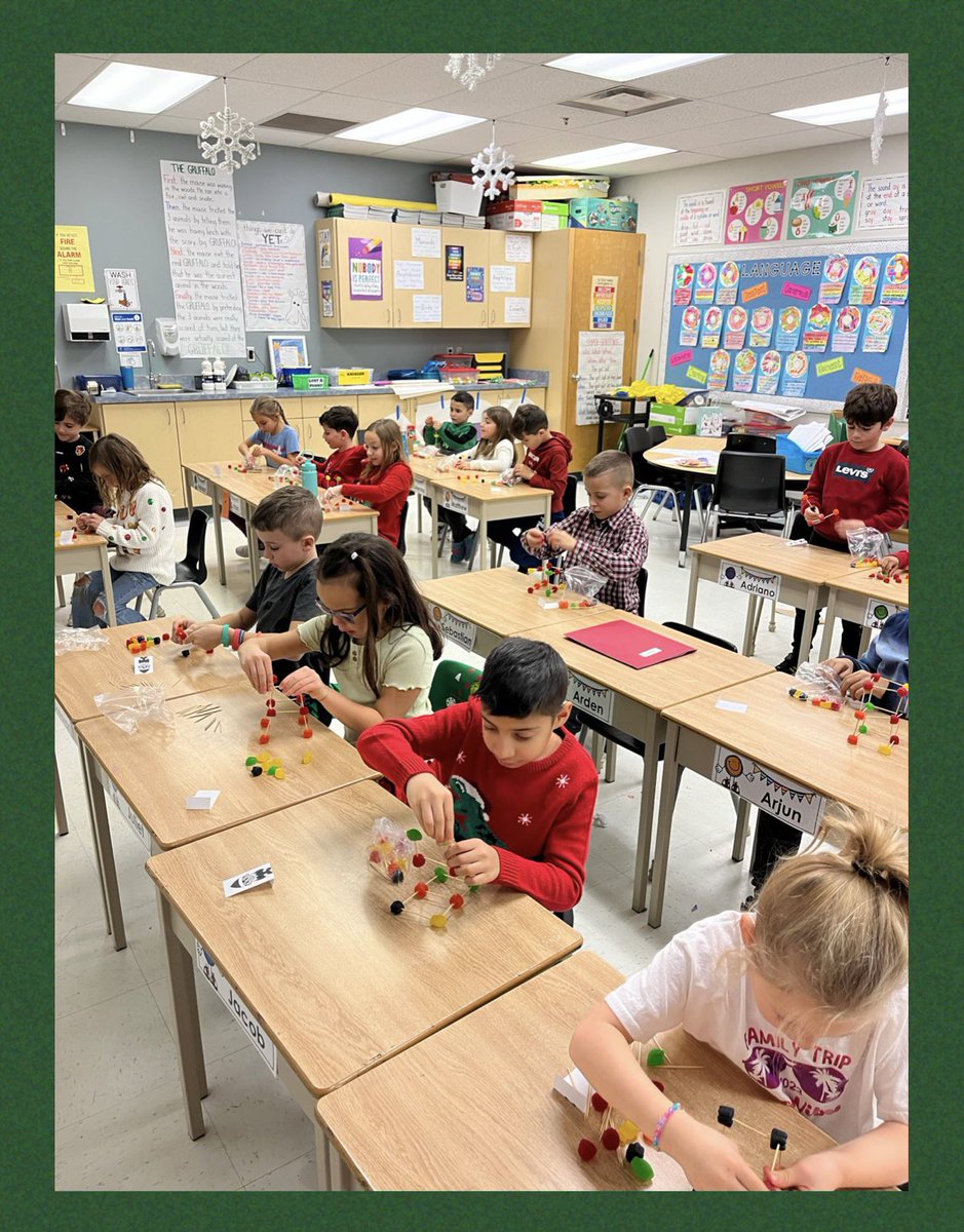 Today’s STEM challenge was sweet and creative! 👷🍬👷‍♀️Our Grade 2 engineers built fantastic shelfs for our elf, Blizzard, to sit on! #STEMfun @HSFlames