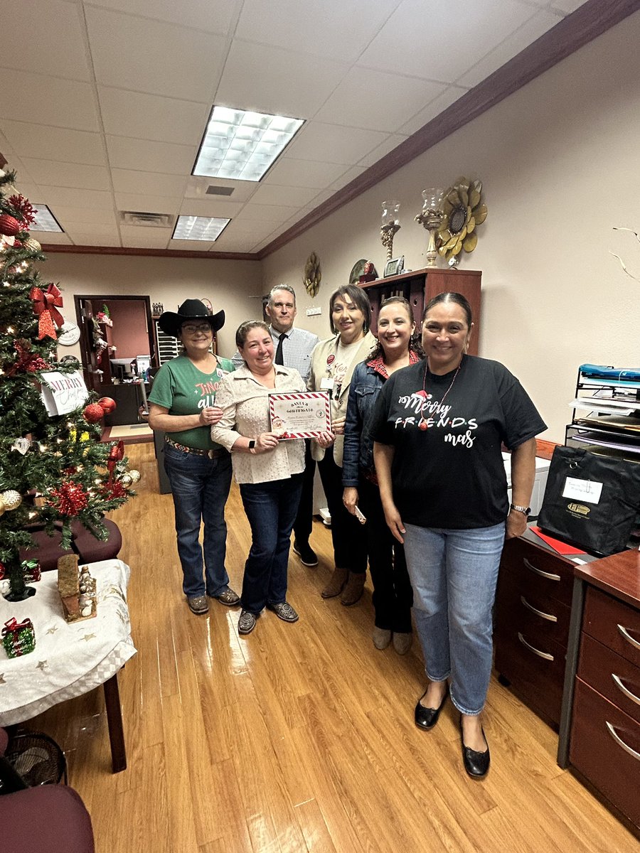 AAmaro (@aamaro10) on Twitter photo Congratulations to Payroll and Human Resource for being the most spirited departments at our District Service Center! 🎄🎅🎉<a href="/marlenegabe/">Marlen Anaya</a> <a href="/LosFresnosCISD/">Los Fresnos CISD</a> <a href="/ClaudiaGarcia7x/">CPG</a> Congratulations to Payroll and Human Resource for being the most spirited departments at our District Service Center! 🎄🎅🎉<a href="/marlenegabe/">Marlen Anaya</a> <a href="/LosFresnosCISD/">Los Fresnos CISD</a> <a href="/ClaudiaGarcia7x/">CPG</a>