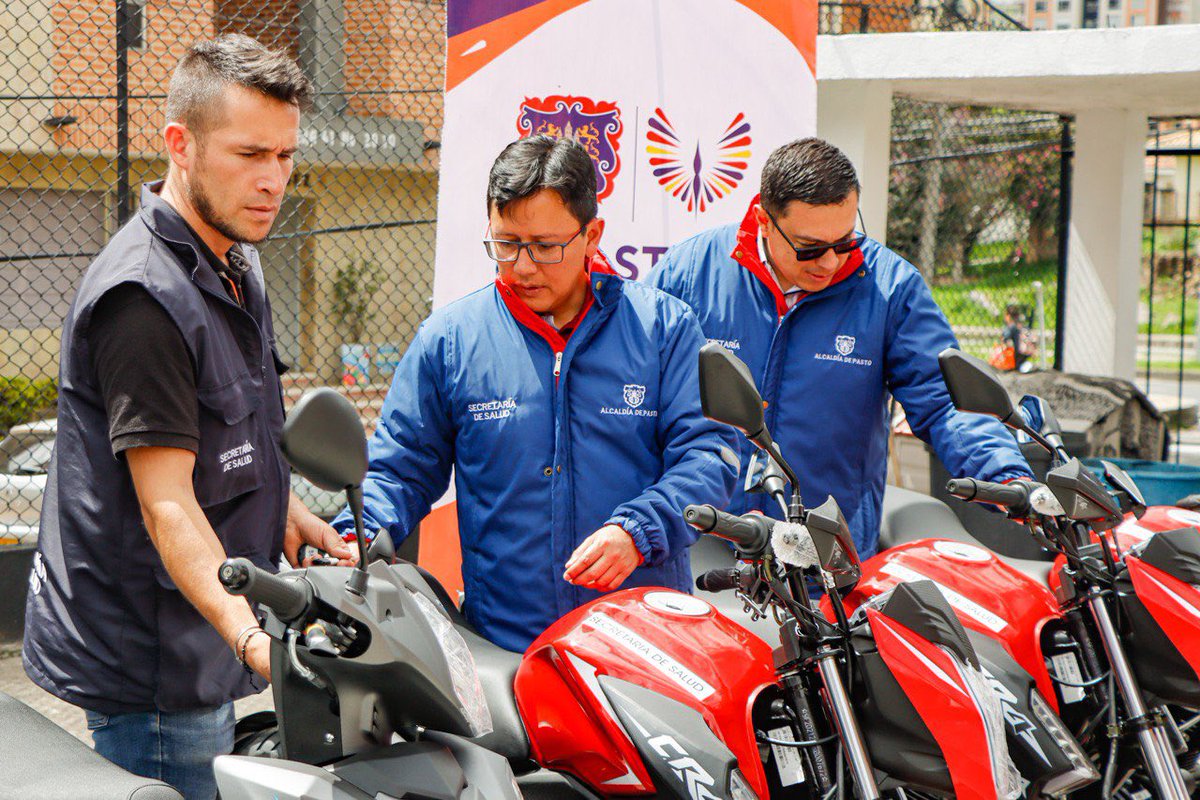 Hacemos entrega del parque automotor que consta de 6 motocicletas. 

Buscamos potenciar las labores del talento humano de la dimensión de Salud Ambiental para reforzar las acciones de inspección, vigilancia y control en establecimientos e instituciones. #LaGranCapital.