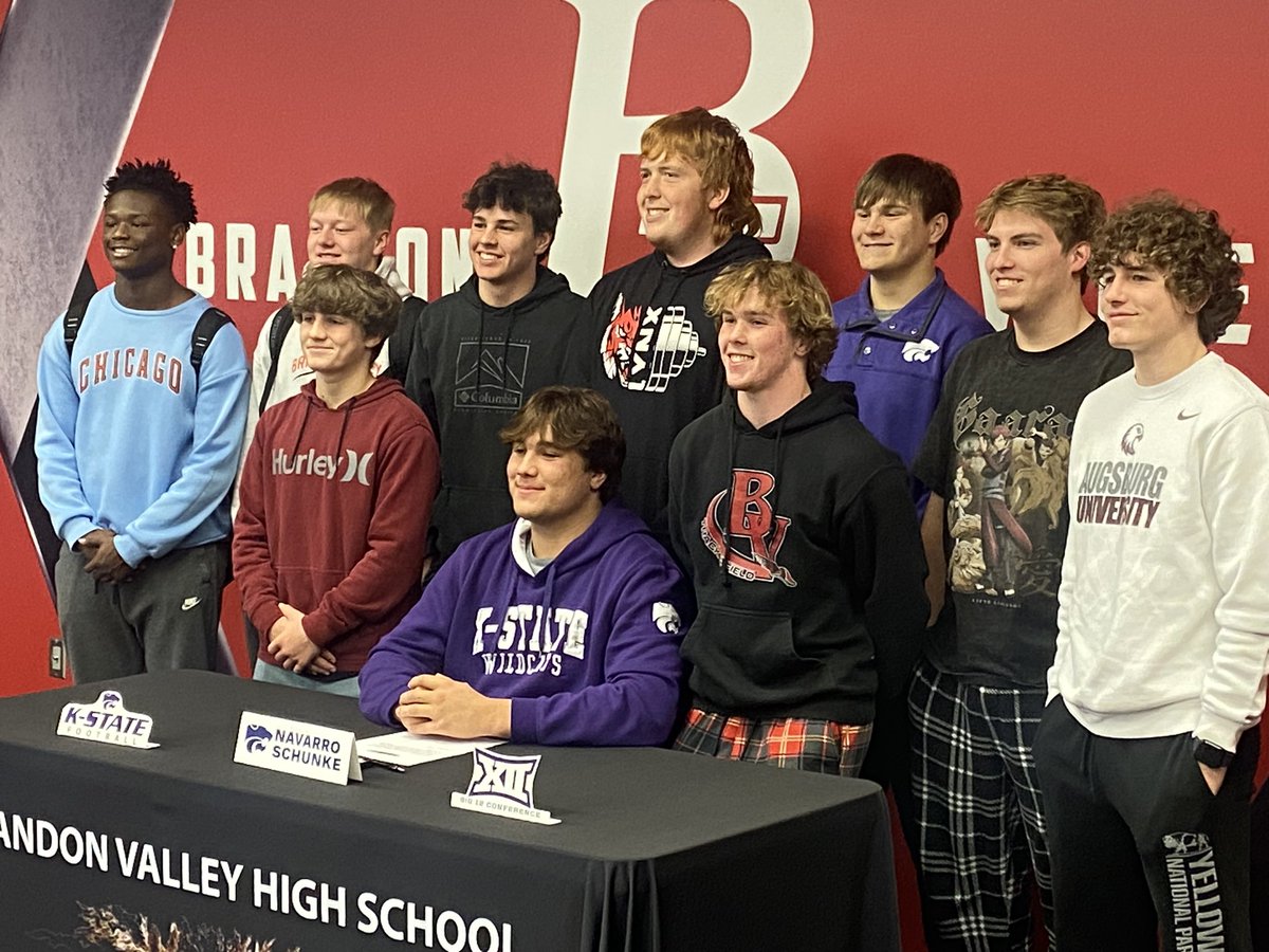 Bravo Navarro Schunke signing with Kansas State Football! #onefamily #lynxway <a href="/NavarroS74/">NavarroS74</a> <a href="/KStateFB/">K-State Football</a>