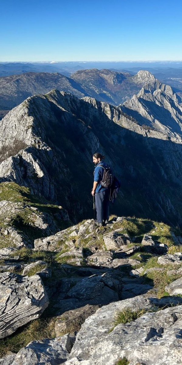 ander80's tweet image. I grew up looking at these mountain range when I lived in Basque Country last millennium.

 I have only been up here twice in my life. The feeling of satisfaction is quite a thing both times. Even more now I live a thousand miles away from it.

#Anboto