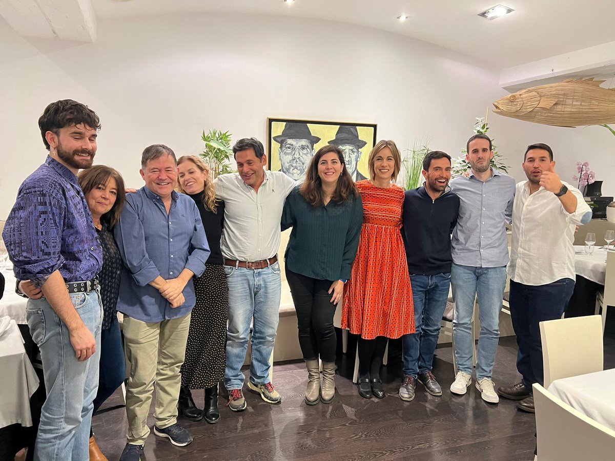 Un placer la rotación con <a href="/LuniCarrillo/">Luna Carrillo Alemán</a> en la Unidad Cardiorrenal del Clínico de Valencia. Ahora a potenciar la de <a href="/GVAdsTorrevieja/">Departamento de Salud de Torrevieja</a> !!! Muchas gracias! <a href="/jlgorriz/">Jose Luis Górriz</a> <a href="/yulnunezvill/">Julio</a> <a href="/DrMontomoli/">Marco Montomoli</a> <a href="/rdelaespriella/">Rafael de la Espriella</a> Miguel González Rico <a href="/SVNefro/">Sociedad Valenciana de Nefrología</a>