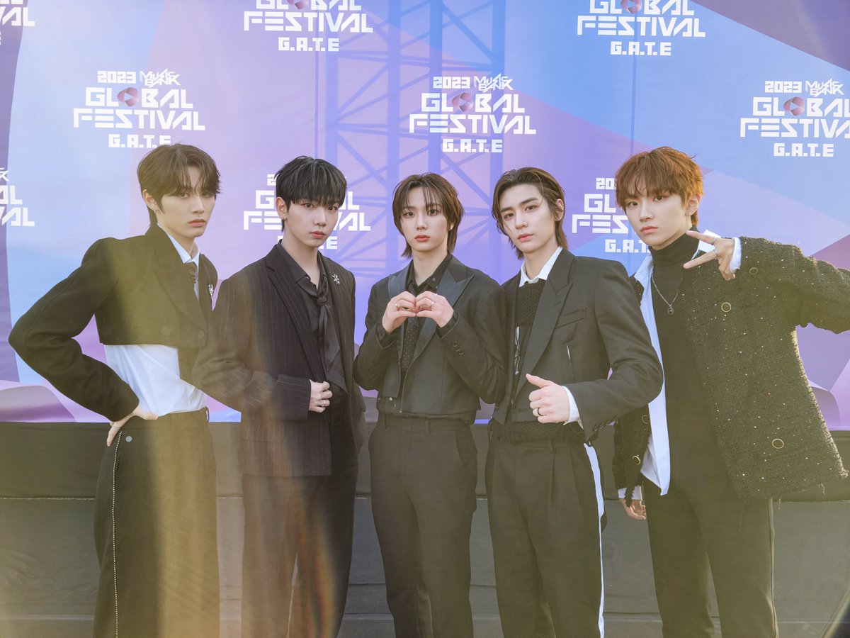 aoonhak's tweet image. ㅤ
ㅤㅤ KBS Music Bank Global Festival so FUN! Kami begitu menikmati penampilan di acara tersebut, bertemu dengan ONEDOOR serta memberikan penampilan terbaik kami di atas panggung merupakan suatu hal yang begitu mengesankan. Terima kasih telah hadir! ❤️
ㅤ