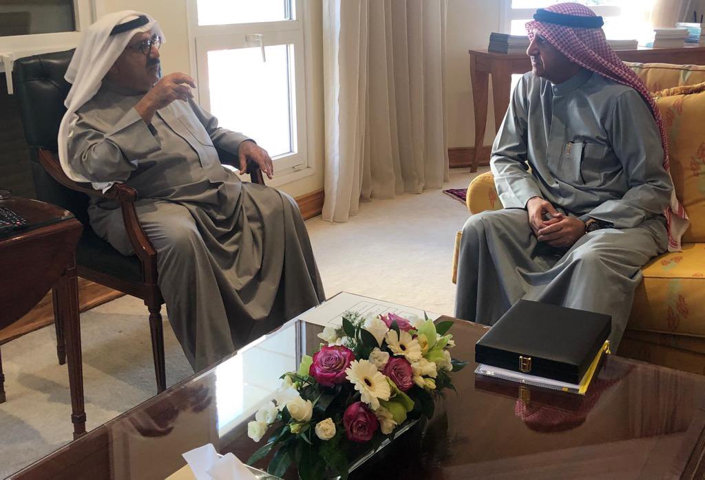 كان معلماً لي اكثر من كونه أخ كبير وزميل قدير، عملنا معاً لسنوات عدة كان بها بمثابة مدرسة في الوعي والتحليل وقراءة الواقع والمستقبل، وكان صاحب رغبات طموحة نحو بناء كويتٍ جديدة،

الشيخ ناصر صباح الاحمد .. مدرسة فكرية تقوم على فلسفة "السهل الممتنع" ودون تعقيدات وفذلكات تنظيرية