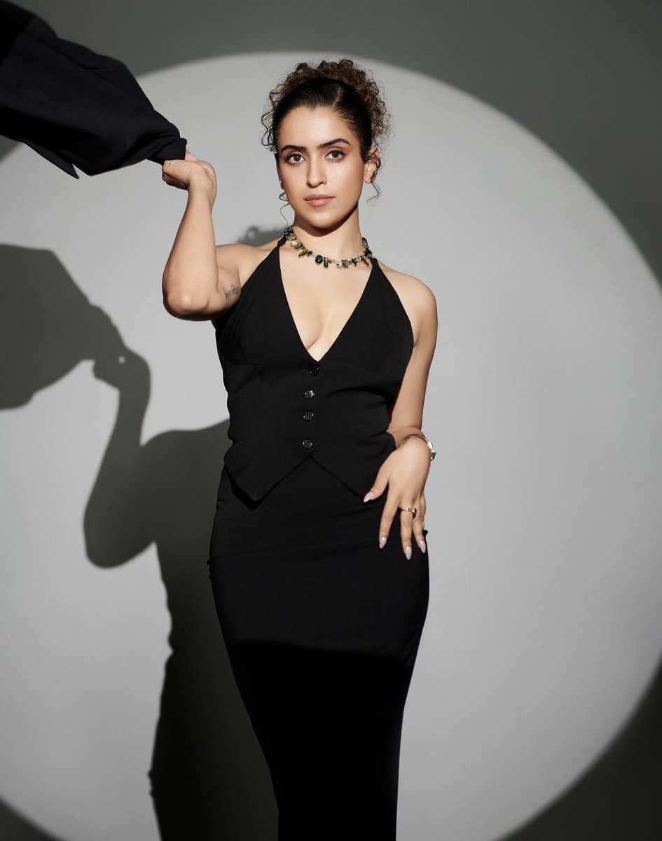 Trust #SanyaMalhotra to always steal the show. 🖤