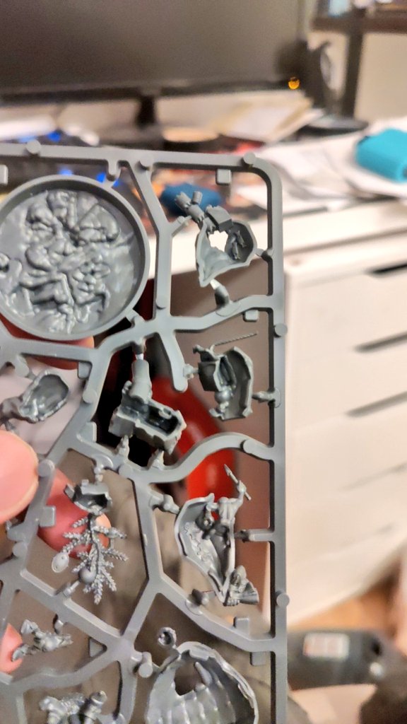 Love how the Christmas grot model have random treats on the inside of the bag that's going to be closed up. Meaning no one will ever see it. Hahaha