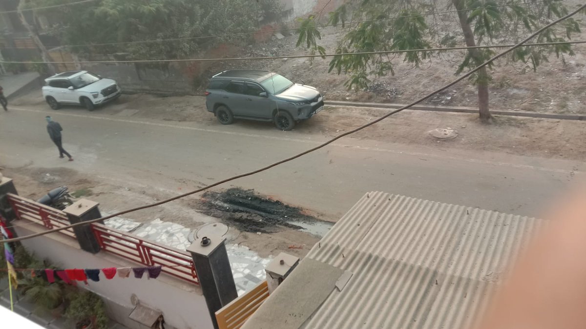 NumberSequence's tweet image. Garbage not cleared since a long time. 
F-56 to F-58 Sector 51 Noida
@noida_authority @noida