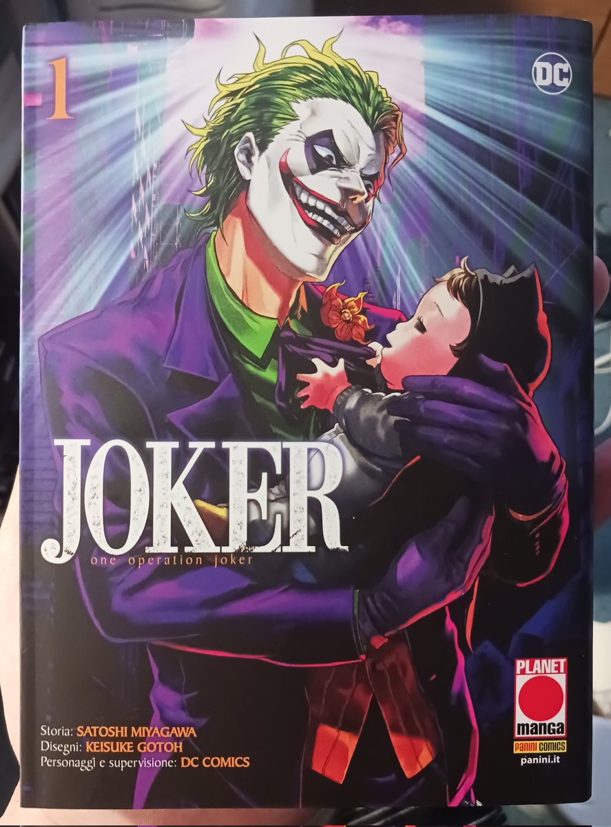 イタリア版【ワンオペJOKER】1巻が出た?出る?みたいです✨✨ 日本版とは違って単行本カバーがマットな素材です🦇🃏 (写真じゃわからない!すみません!)