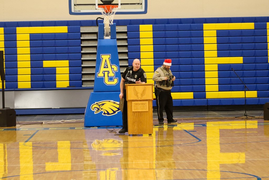 Aberdeen Central High School Resource Officer John Kirnan has been named SRO of the Year by the South Dakota Association of School Resource Officers!

Congratulations, Officer Kirnan!

Read more: aberdeen.k12.sd.us/article/1386730 

#AberdeenPublicSchools #GoEagles