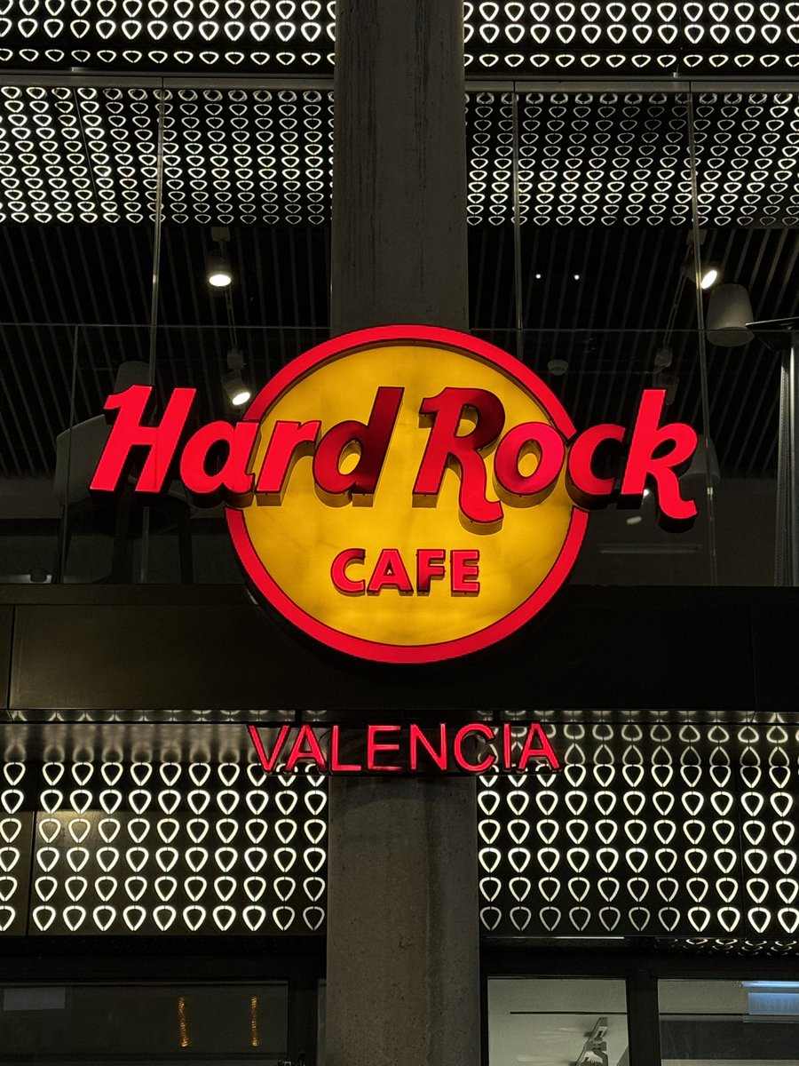 Dando una vuelta por Valencia y Viendo el Hard Rock Cafe entre otras cosas, que pena que desapareciera de Madrid