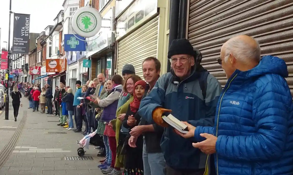 Fun Fact : In 2018, October Books in Southampton needed to move their 2000 book inventory to new premises in their existing neighbourhood. 250 volunteers formed a human chain and passed every single book along the line and to their new store. Photo: The Guardian. @OctoberBooks