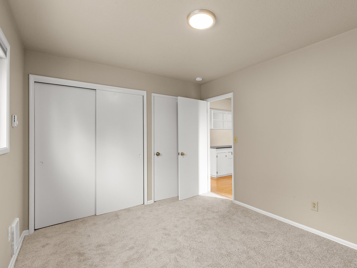CanoRealEstate's tweet image. NEW CONDO LISTING IN PORTLAND! Living room w/windows, vinyl plank flooring. Plenty of storage in kitchen. Full bath has bath/shower combo. Conveniently located to restaurants, shops &amp;amp; PCC.

bit.ly/3tAMJWp

Cano Real Estate  |  360.823.3333

#newlisting #pdxrealestate