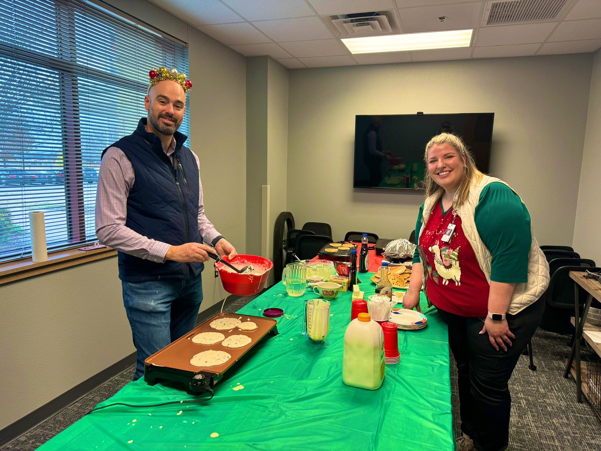 Ms.Moreno (@msmoreno6) on Twitter photo Me siento bendecida por poder trabajar en <a href="/CarrollFISD/">Carroll Elementary</a> en donde la administración valora tanto a sus maestras que felizmente les hacen pancakes 🥞 y tocino 🥓 para desayunar ❤️ ¡Muchas gracias! 🤤 Me siento bendecida por poder trabajar en <a href="/CarrollFISD/">Carroll Elementary</a> en donde la administración valora tanto a sus maestras que felizmente les hacen pancakes 🥞 y tocino 🥓 para desayunar ❤️ ¡Muchas gracias! 🤤