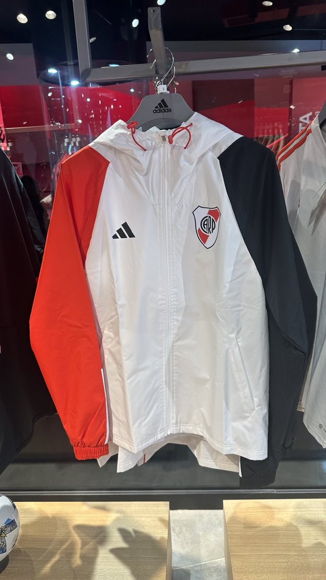 mishoedits's tweet image. La diferencia estética de toda la vida. Es una falta de respeto intentar compararlas.