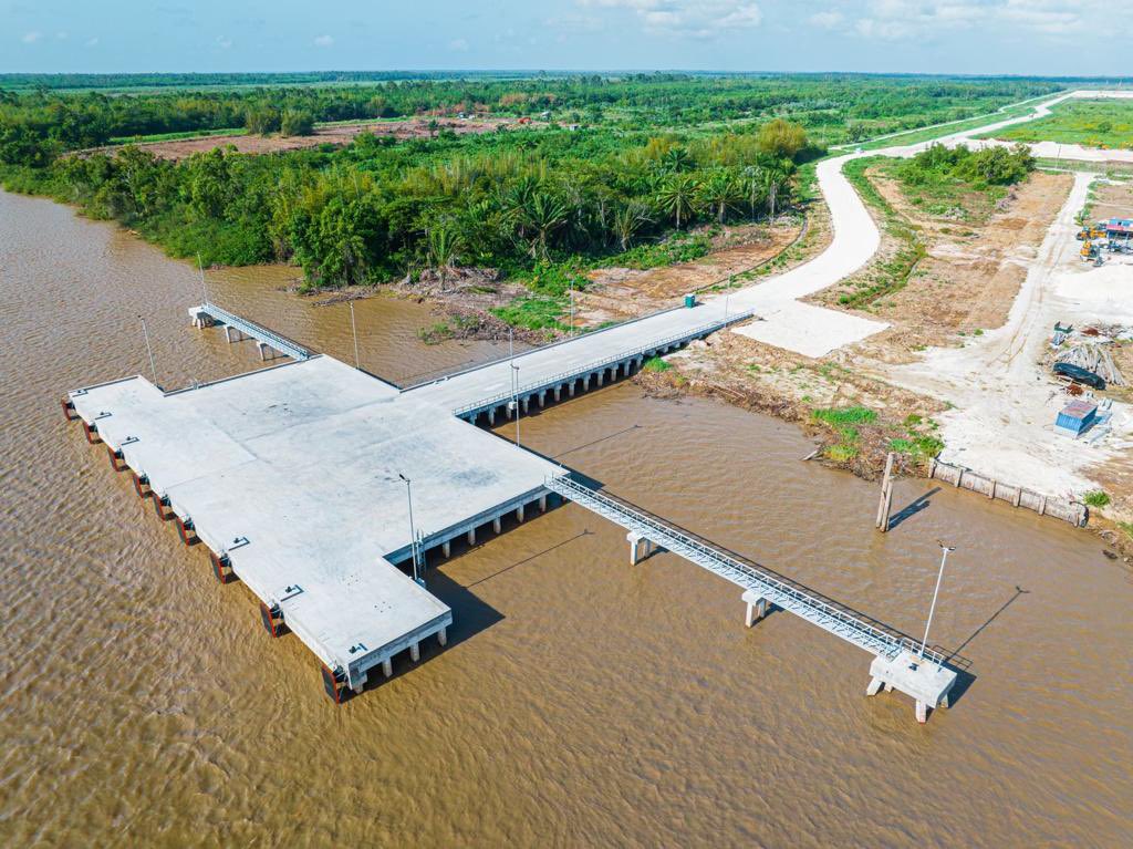 Development of the Gas-to-Energy (GtE) project is progressing rapidly. Currently, 26 km of onshore pipes are being laid underground and the Marine Offloading Facility (MOF) to discharge the modules for the power plant has been completed.

#Guyana #EnergyMix #CleanEnergy