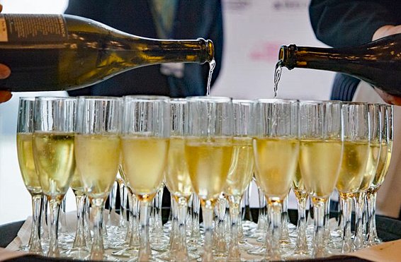 Have you ever wondered what is in the blend of your favourite sparkling wine? @GismondiOnWine, we have tasted over 140 sparkling wines since last year’s report. Our reviews include a grape breakdown in every bottle. gismondionwine.com/blog/our-2024-… #sparklingwine #bubbles #NewYearsEve