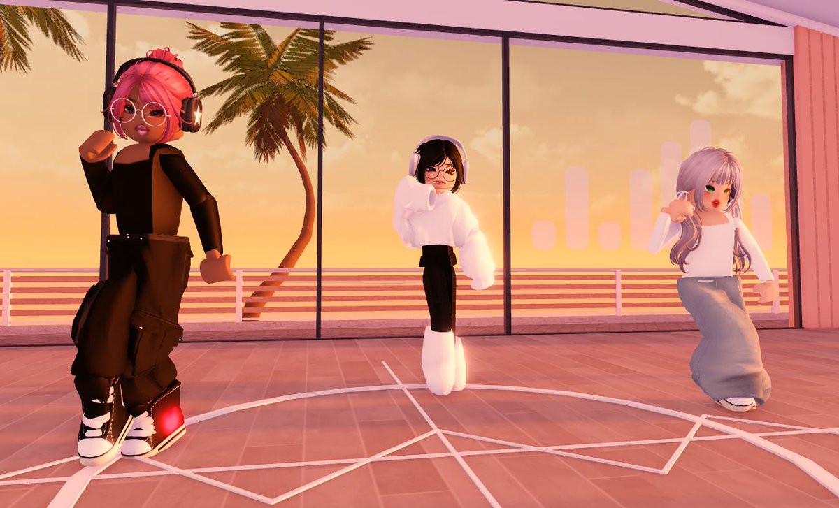 official12765's tweet photo. behind-the-scenes rehearsal✨🌕 #bloodmoon #dancepractice #kpop #rhstudio #Roblox https://t.co/Im1YN2aCIX