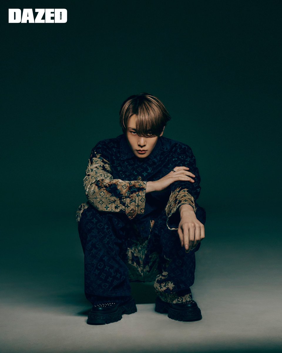 WE LOVE YOU, KEY.

너의 말, 너의 취향, 너의 관점 보고 싶고 듣고 싶었어. 16년째 독립과 타협이라는 맹점 사이에서 경이로울 만큼 냉정한 대중을 품고 아이코닉한 존재가 되어 세상에 안전을 주는 너의 비결이, 진심으로 알고 싶었어.