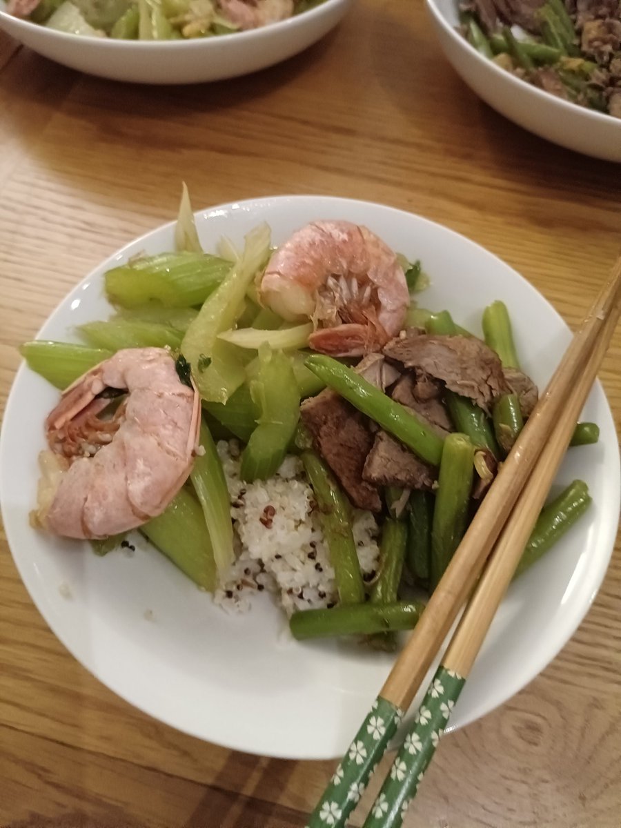 my dad acc cooks healthy food 

like dinner was rice/quinoa, stirfried celery with prawns, then greenbeans with beef. i didny eat any of the beef tho.