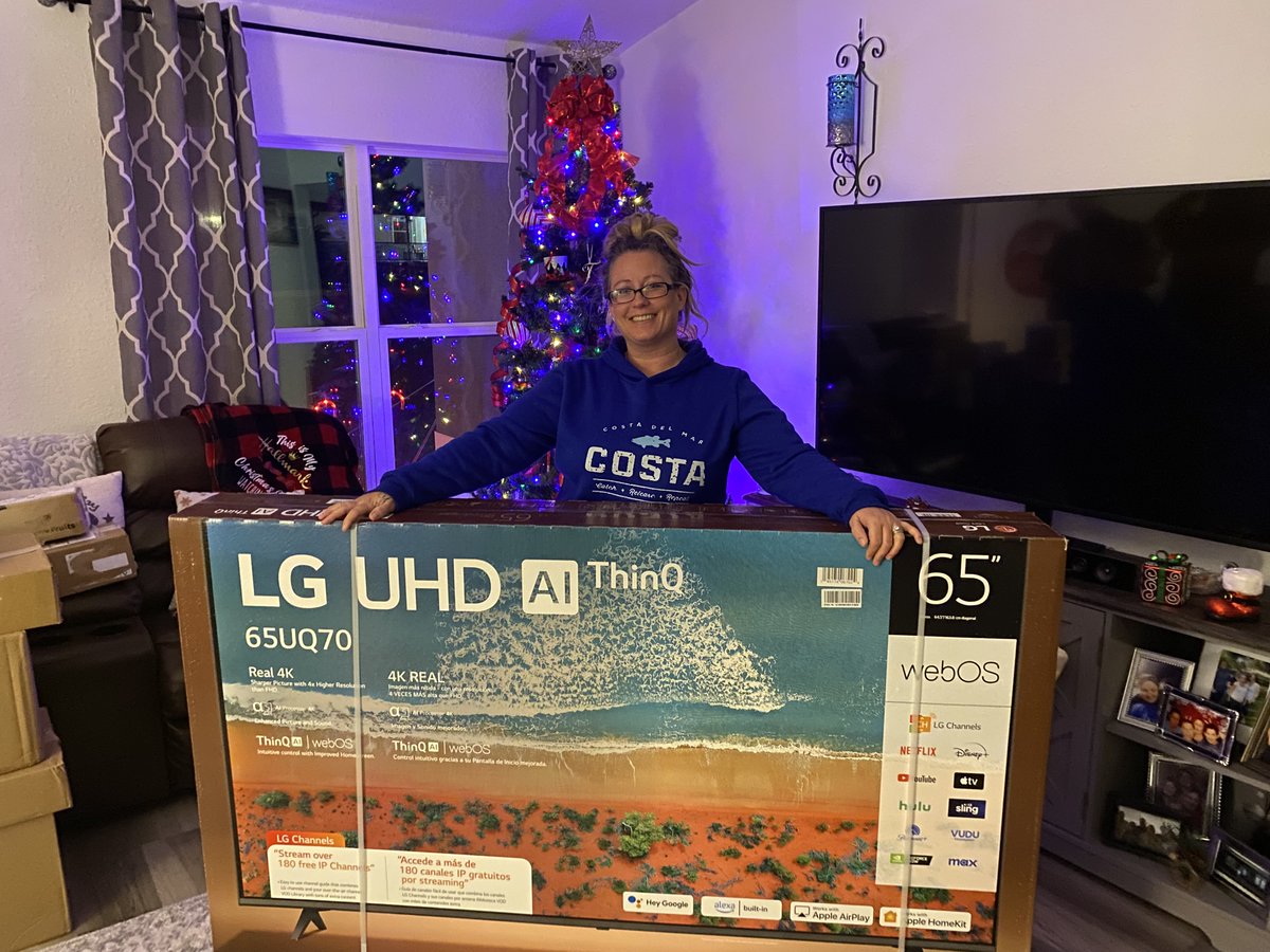 Congrats Christy Harmon, winner of #WinningSquad #HolidayHustle contest! Enjoy your new LG 65" Smart TV and have an entertaining holiday season!

@edbroussardjr

#MBCGoodStuff #GuinningTogether #LifeAtATT #WinAs1Fam