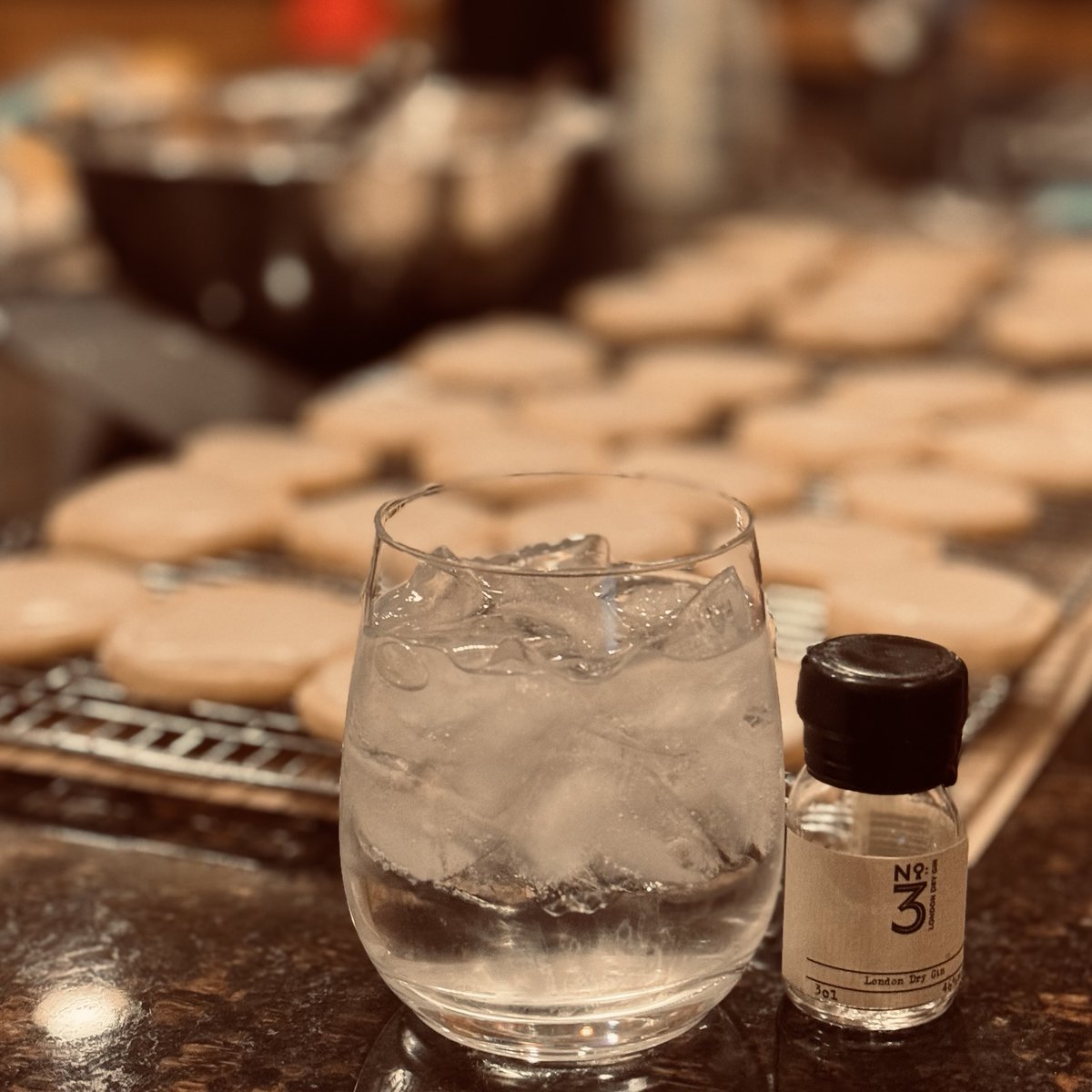 @SuntoryGlobal @Kyrodistillery @FeverTreeMixers Day 20 of #ginvent: No. 3 Gin by @No3Gin 

Really liked this one. Nice smooth flavor with a little extra (maybe the grapefruit & orange peel botanicals?) that stands out from other gins I've had in the last 20 days. Will need to try again the next time I have a chance.