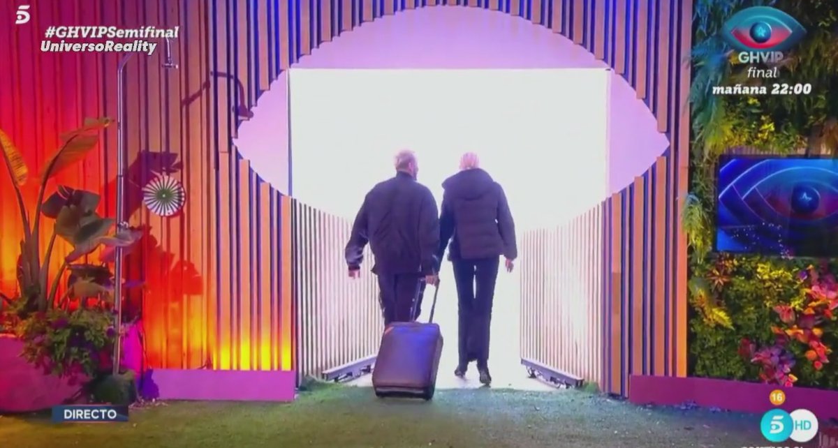 georgetastanci4's tweet image. #GHVIPSemifinal
Se ha hecho justicia, los dos saliendo por la puerta de atrás y 👀que no es por ser extranjeros, de racismo nada,salen por la puerta chica por sinvergüenzas tanto uno que la otra. #GHVIP21D