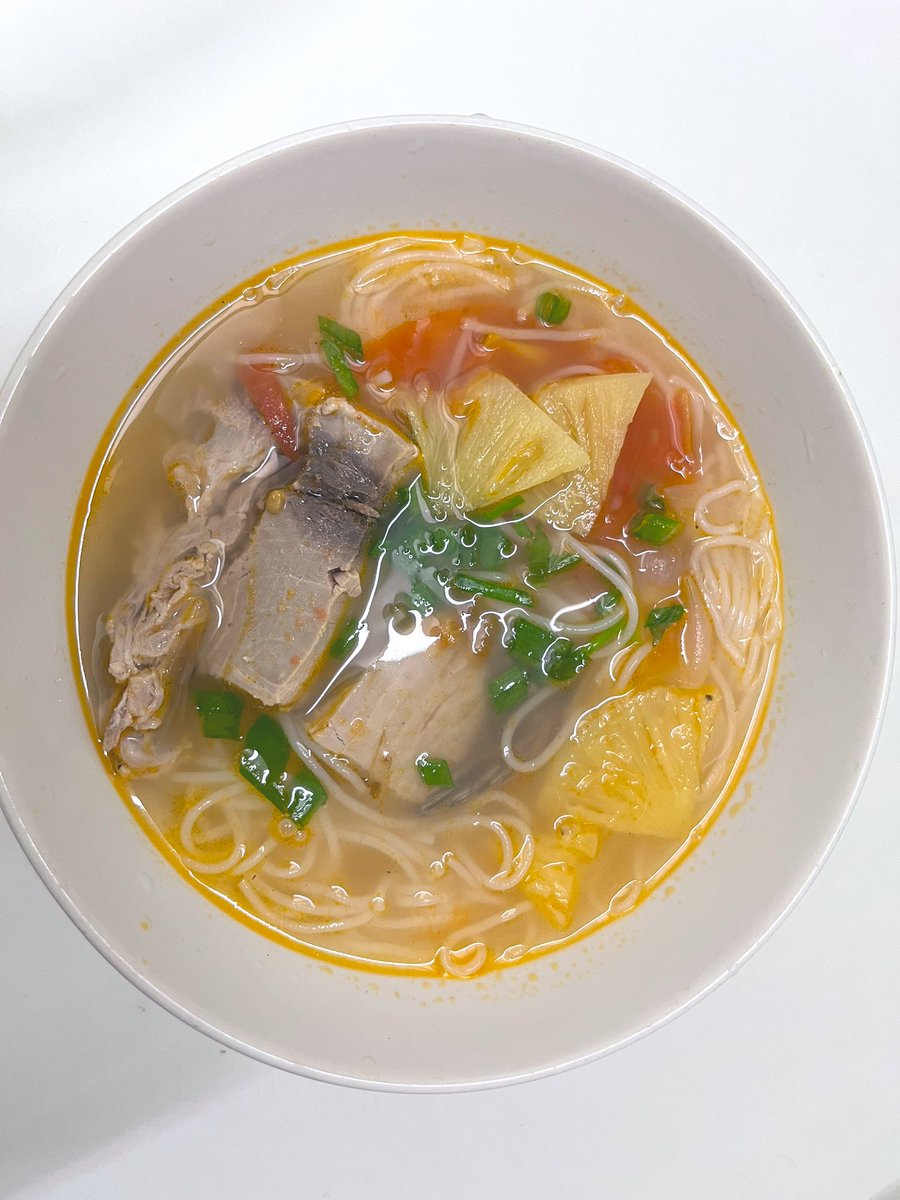 MangoFamily3's tweet image. Bún cá ngừ phiên bản tự nấu
Mua ngoài quán 45k 1 tô thôi thì nấu vừa rẻ vừa ngon.😂😂
Giờ kinh tế khó khăn bớt được khoản nào hay khoản đó.👌
Hi vọng cuối tuần này bác hồ về với nhiều AE ❌ nha