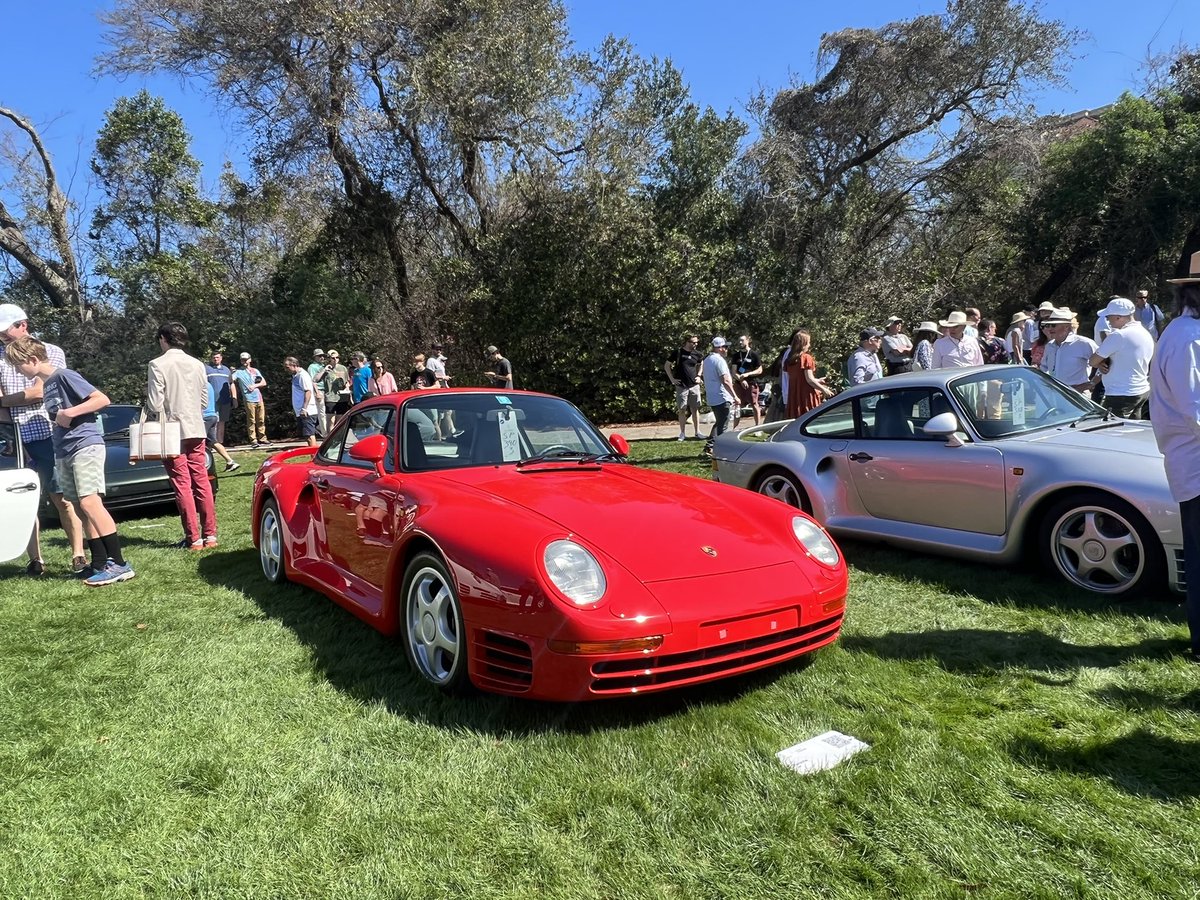 So Santa…. #Porsche959 #Porschefamily 🎁