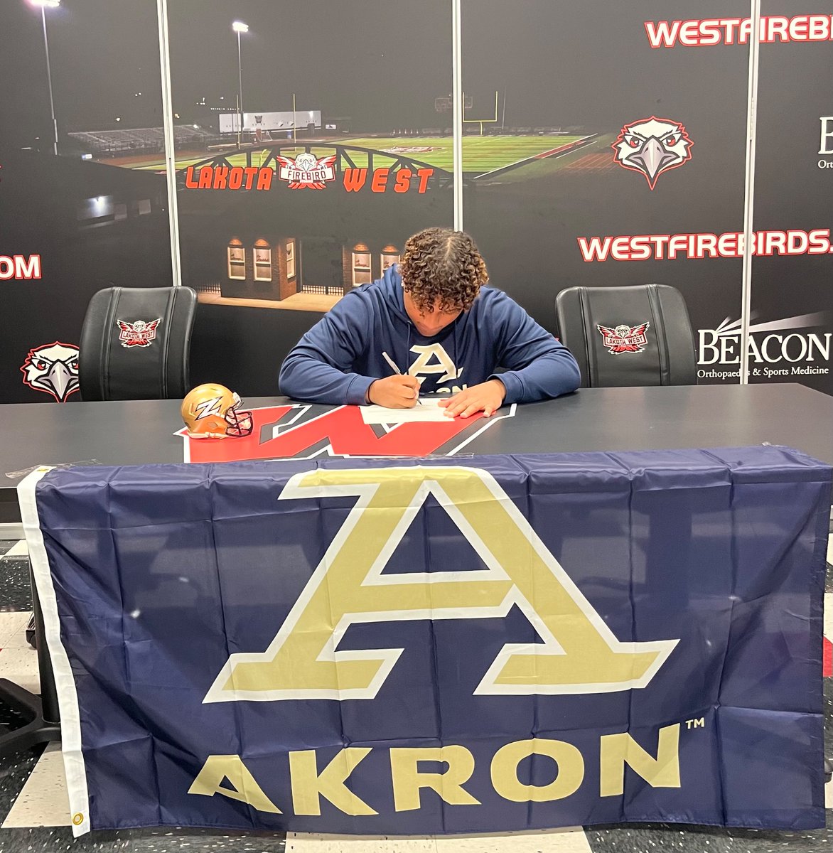 _elijahdavis's tweet image. Official 🦘 @BallCoachJoeMo @NyeemWartman @CoachTibs @LakotaWestFB