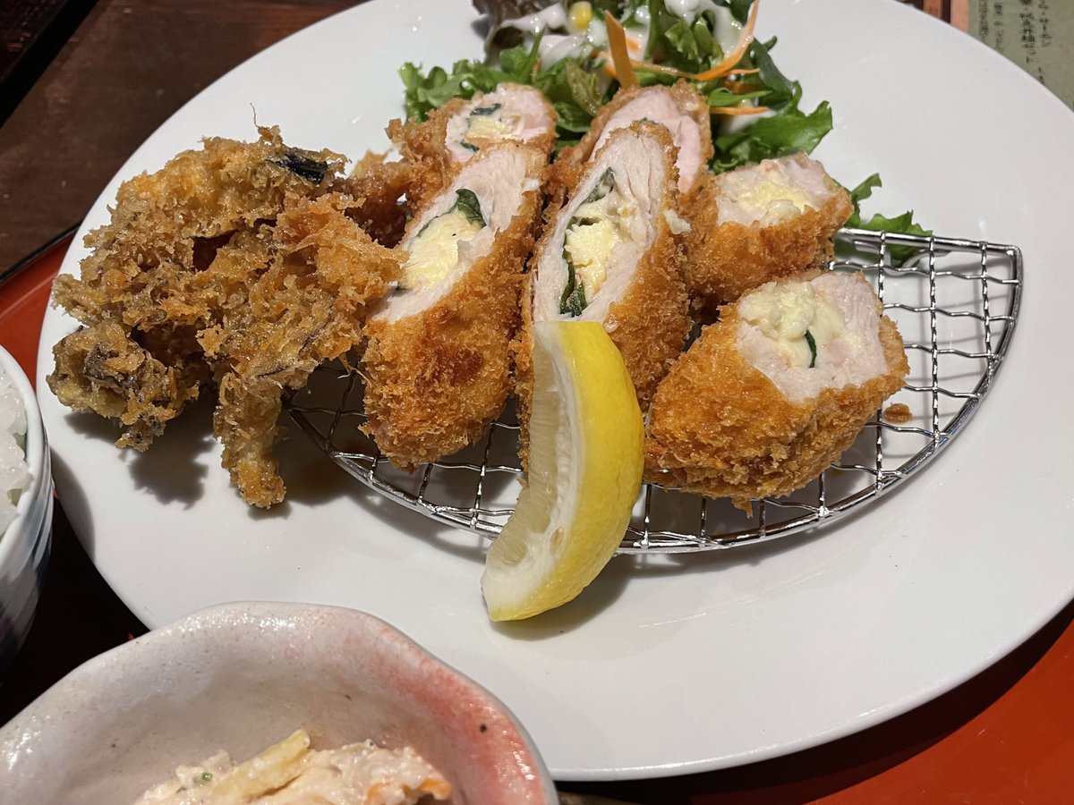 本気丼食べようと意気込んだのに、ささみチーズカツの誘惑に負けた😂

大学の学食で死ぬほど食った味w