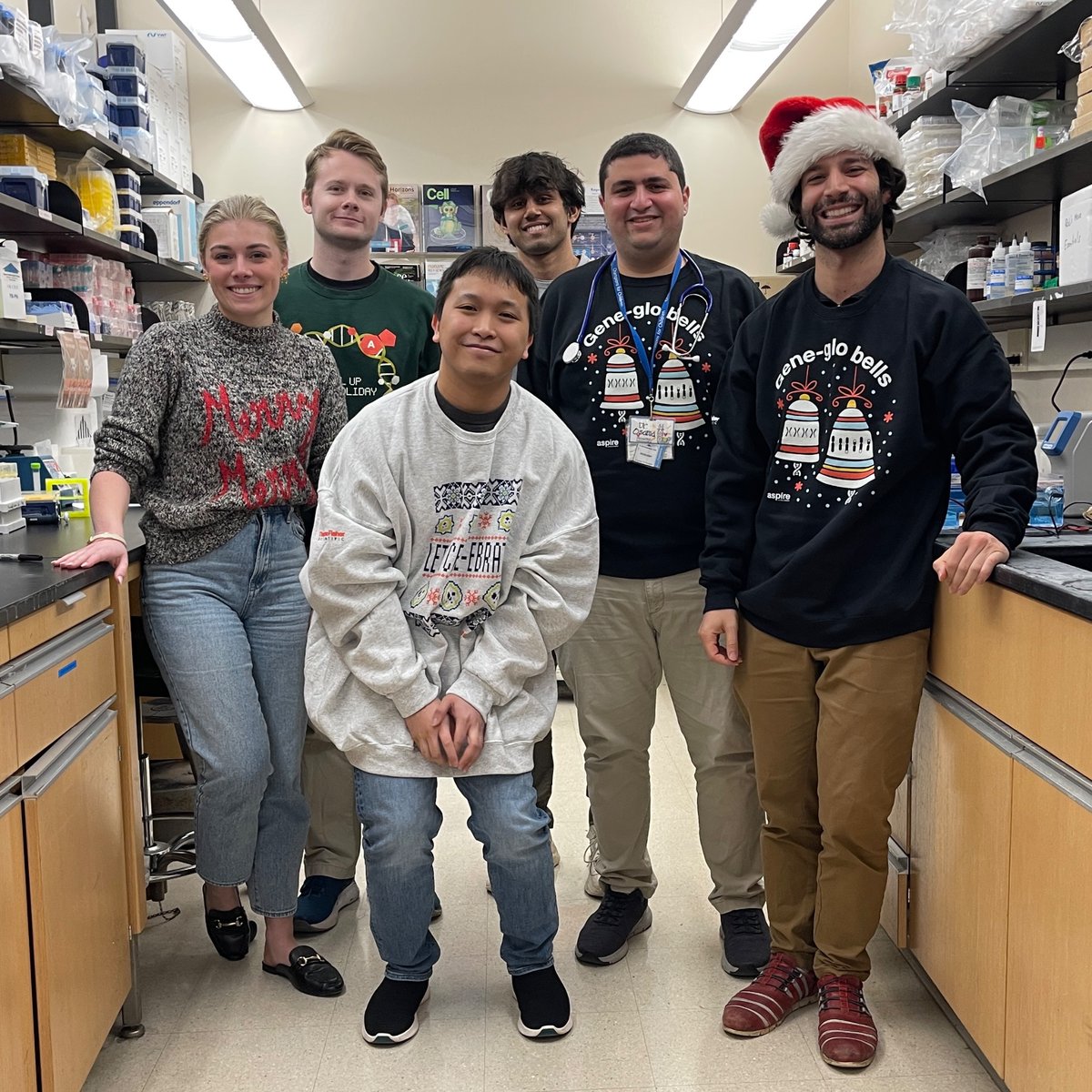 The Ferreira Lab wishes everyone a cheerful holiday season and an outstanding 2024. It will be a big year! #immunologymatters #changingwhatspossible @MUSChealth @muschollings