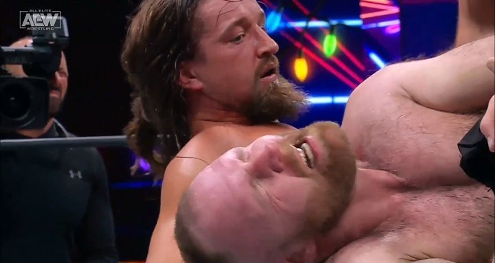 MattJacksonOOC's tweet image. WHAT! A! MATCH! Congrats to our boy @JayWhiteNZ for his win against @JonMoxley and thanks to you guys for following this non-wrestling fan watch a full episode of Dynamite.

✌ 

#AEW #AEWonTV #TheElite #YoungBucks #JayWhite #JonMoxley #GoldenLeague #HolidayBash.